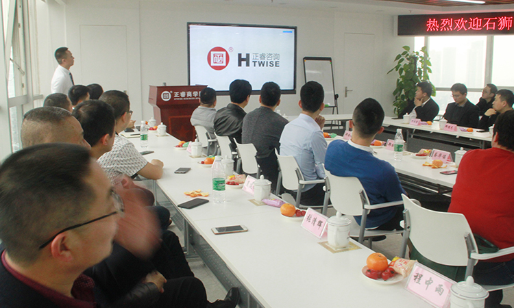 石獅市服裝產(chǎn)業(yè)聯(lián)盟、石獅市染整同業(yè)公會(huì)來(lái)我司參訪(fǎng)交流并赴標(biāo)桿項(xiàng)目德永佳參觀學(xué)習(xí)