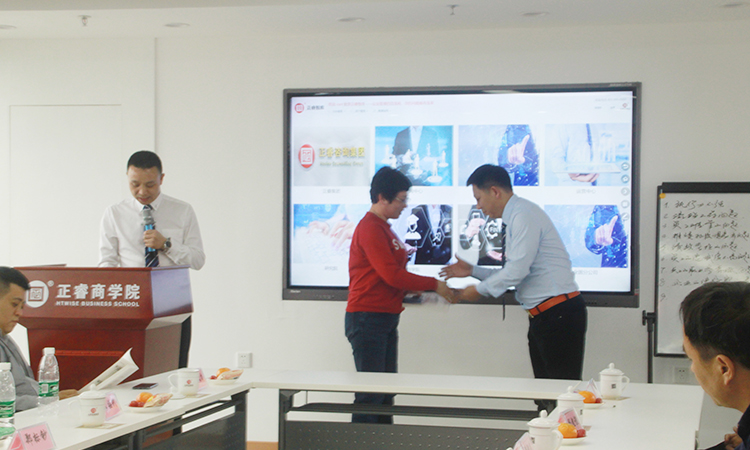 石獅市服裝產(chǎn)業(yè)聯(lián)盟、石獅市染整同業(yè)公會(huì)來(lái)我司參訪(fǎng)交流并赴標(biāo)桿項(xiàng)目德永佳參觀學(xué)習(xí)