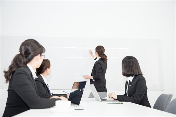 「精益生產咨詢」如何提高員工滿意度和生產力？