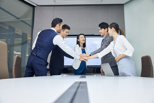 如何通過人力資源管理計劃支持年度經(jīng)營計劃？