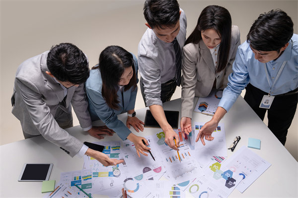 制定精準(zhǔn)經(jīng)營(yíng)計(jì)劃，引領(lǐng)企業(yè)穩(wěn)健發(fā)展，實(shí)現(xiàn)長(zhǎng)遠(yuǎn)目標(biāo)