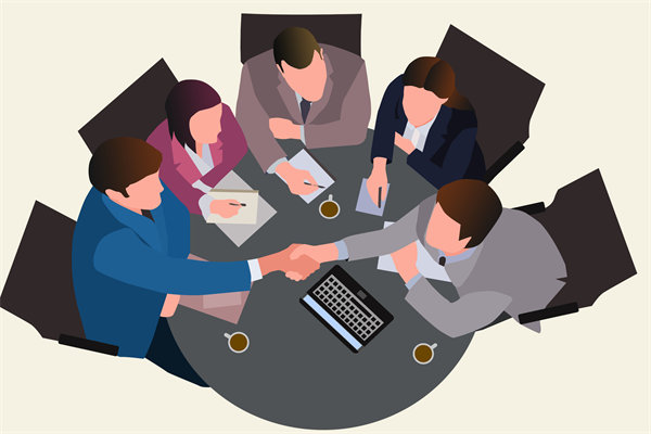 在企業(yè)管理中，專權(quán)式和民主式管理各有哪些優(yōu)缺點(diǎn)？