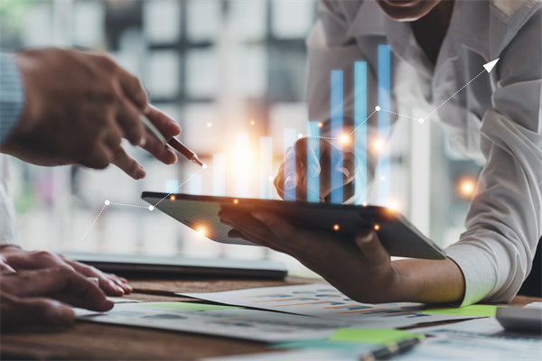 年度經(jīng)營(yíng)計(jì)劃中，如何強(qiáng)化成本控制與提升運(yùn)營(yíng)效率？