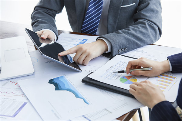 薪酬管理如何平衡內(nèi)部公平與外部市場競爭力？