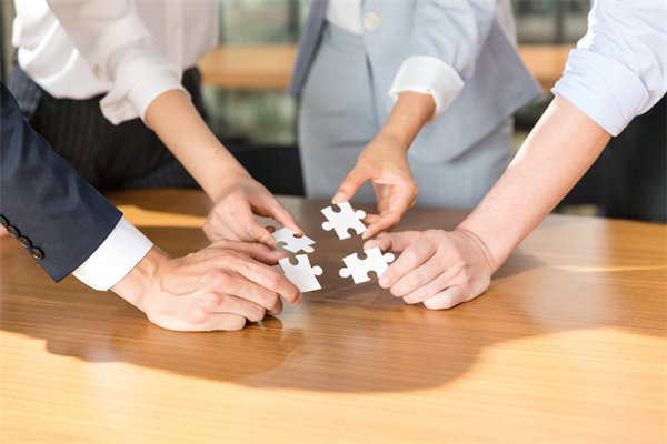 如何構(gòu)建全面的預(yù)算監(jiān)控體系，及時(shí)發(fā)現(xiàn)并糾正偏差？