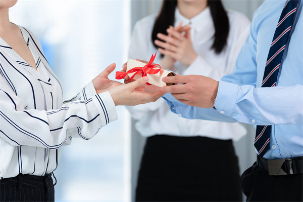 員工福利創(chuàng)新：哪些非貨幣激勵(lì)能顯著提升員工忠誠度？