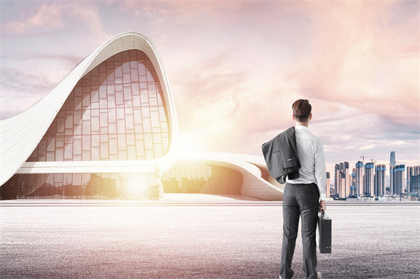 面對人才流失問題，企業(yè)應(yīng)如何改進(jìn)人力資源策略？