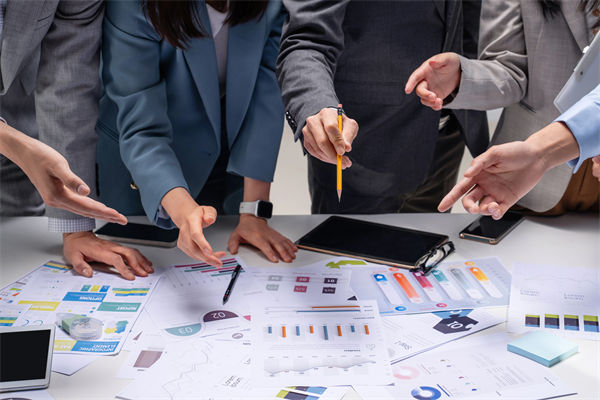 在跨部門預(yù)算協(xié)調(diào)中，如何克服溝通障礙，達(dá)成共識？