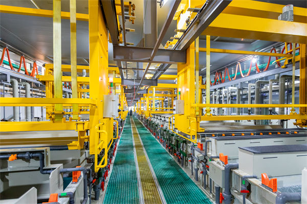 在精益生產中，企業如何有效減少生產過程中的浪費？