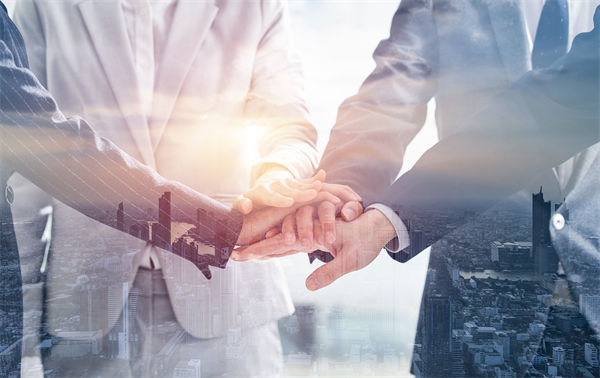 在精益生產中，企業如何有效減少生產過程中的浪費？