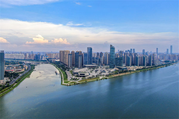 長沙戰略咨詢公司如何為企業定制差異化競爭戰略？