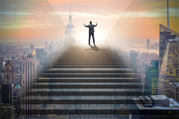 在年度經(jīng)營計劃中，如何設(shè)定既實際又挑戰(zhàn)性的目標？