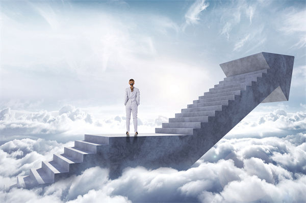 在年度經(jīng)營計劃中，如何設(shè)定既實際又挑戰(zhàn)性的目標？