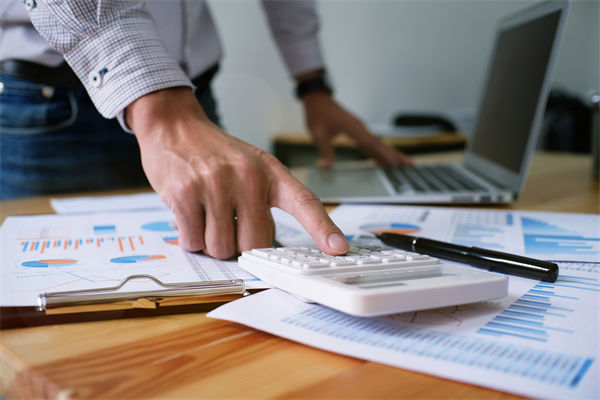 薪酬與績效如何掛鉤，專業(yè)咨詢?nèi)绾沃珳?zhǔn)設(shè)計(jì)？