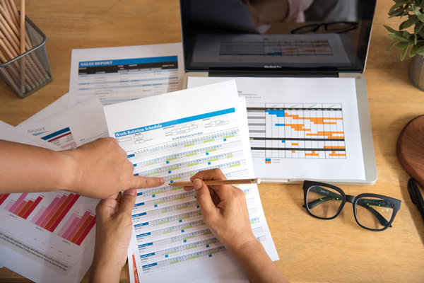 在薪酬績效管理中，如何融入員工個人發(fā)展計劃？