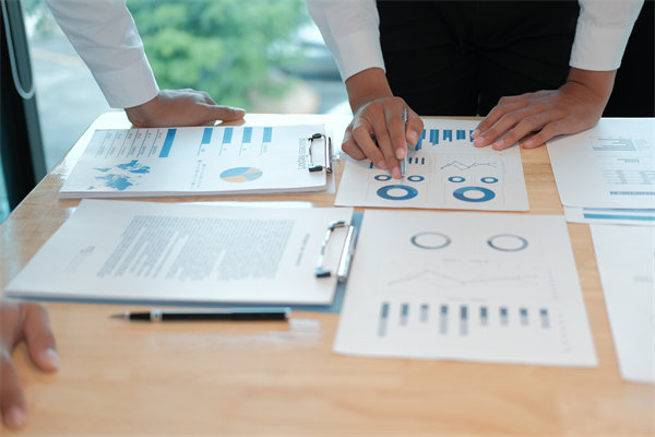 在薪酬績效管理中，如何融入員工個人發(fā)展計劃？