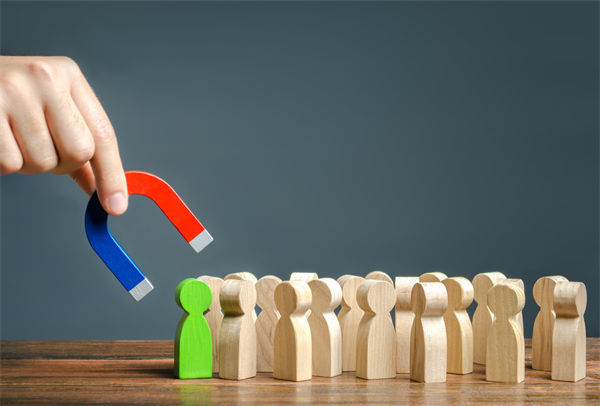 行業(yè)薪酬競(jìng)爭(zhēng)激烈，企業(yè)怎樣優(yōu)化薪酬吸引頂尖人才？