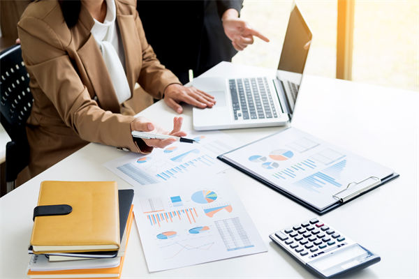 薪酬與市場脫節(jié)，員工抱怨不斷，如何對標(biāo)市場調(diào)薪？