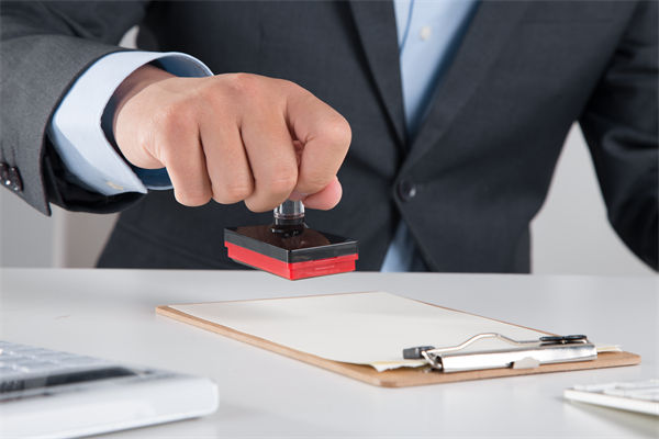 5月10日起結(jié)婚離婚不需要戶口本，人力資源怎么看？