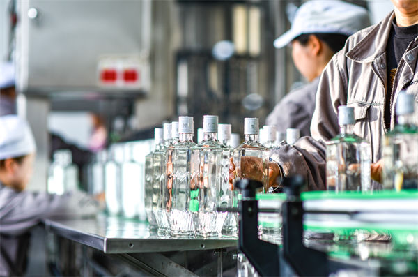 制造業管理分析：外貿廠家緊急召回員工三班倒趕工