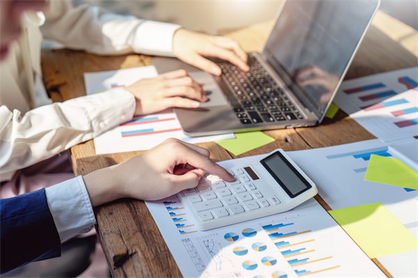 榴蓮價格暴跌50%，有人買了50箱，預算管理怎么看？