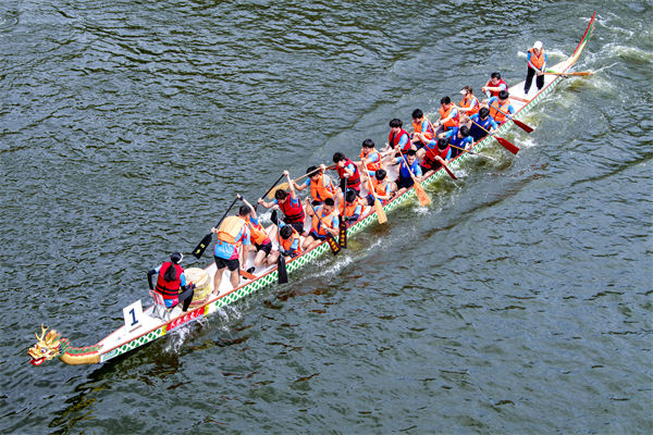 起猛了龍舟都能蹦迪了，企業文化對此有何啟示？