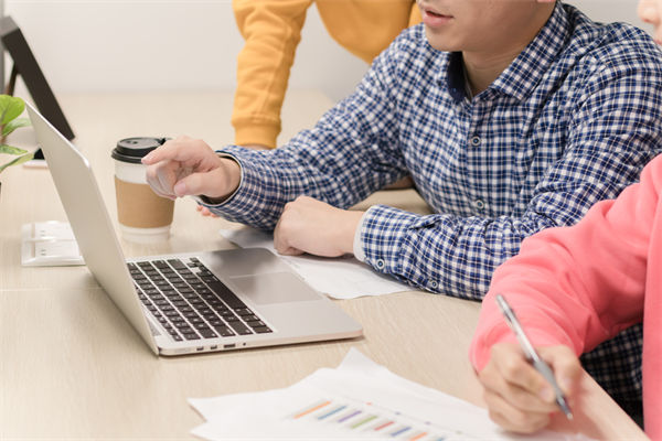 企業文化該灌輸還是共生？多數管理者都選錯了方向！