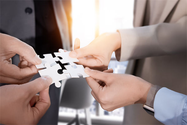 把頂層設計和問計于民統一起來，對企業戰略的啟示