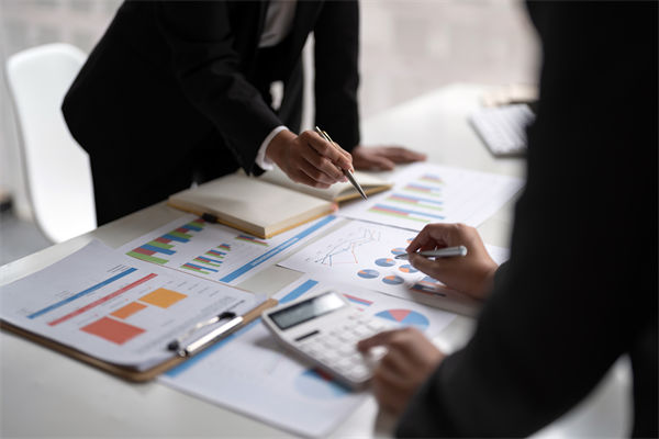 跨部門搶資源內耗不斷，預算能否拆解為協同分配模型？