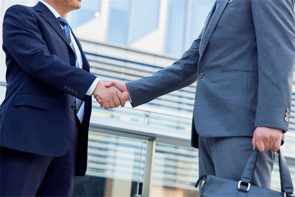 29歲女演員回應在餐廳當服務員，人力資源怎么看？