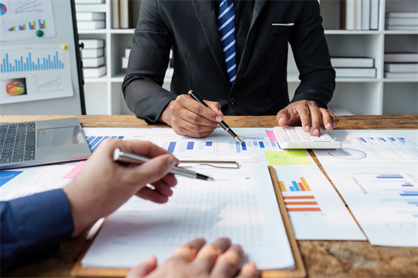 效能提升乏力，數(shù)智化咨詢?cè)鯓訁f(xié)助找到破局支點(diǎn)？