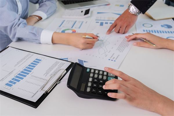 文化口號貼滿墻，企業(yè)文化如何真正走進員工心里？