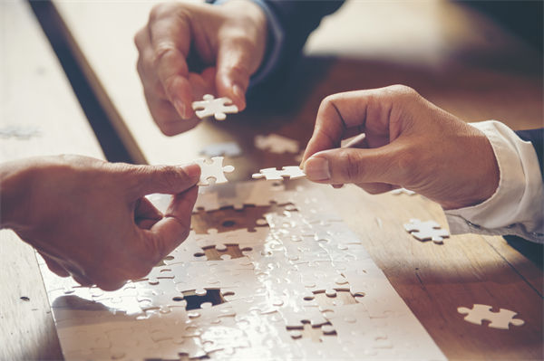 跨部門協(xié)同處處卡點(diǎn)，集團(tuán)管控咨詢?nèi)绾未蛲ū趬荆? /></a></div>
                    <div   id=