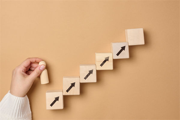 戰(zhàn)略目標(biāo)層層分解后，部門協(xié)同為何反成內(nèi)耗根源？